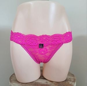 NWT Hot pink lace la senza thongs.